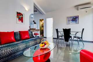 Апартаменты Sun Rose Apartments Свети-Стефан Апартаменты Делюкс с 2 спальнями с видом на море (4-6 взрослых)-1