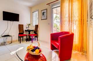 Апартаменты Sun Rose Apartments Свети-Стефан Апартаменты с балконом-3